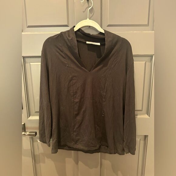 Black top - Picture 1 of 3